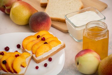 Şeftalilerin sandviç