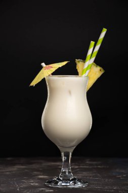 pina colada kokteyli