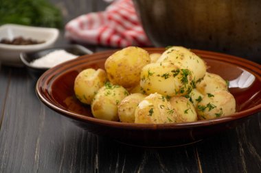 Pişmiş bebek patates