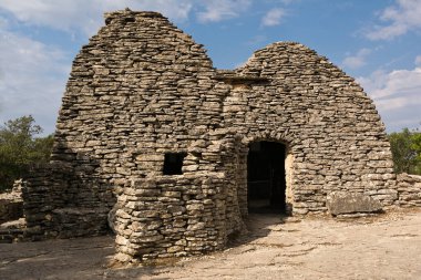 Provence taş kulübeleri  