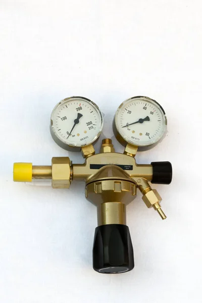 Pressure gauges and valves  isolated with Clipping Path — Stock Photo, Image