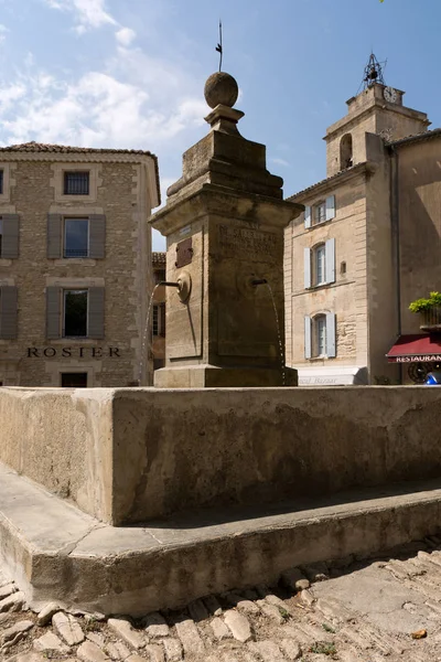 Fountain in medieval village of Gordes , Provance — Stock Photo, Image