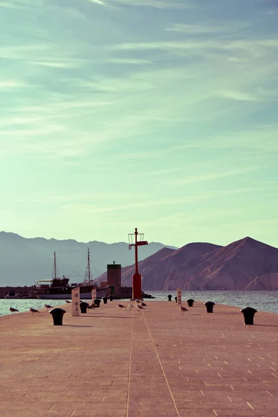 Waterfront in Baska, eiland Krk, Kroatië — Stockfoto