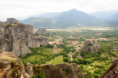   Yunanistan 'ın Meteora bölgesindeki Kalambaka Panoraması