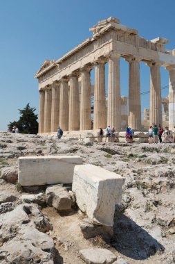 Atina, Yunanistan - 21 Temmuz 2017: turist Parthenon, Atina, Yunanistan Akropolis ziyaret edin