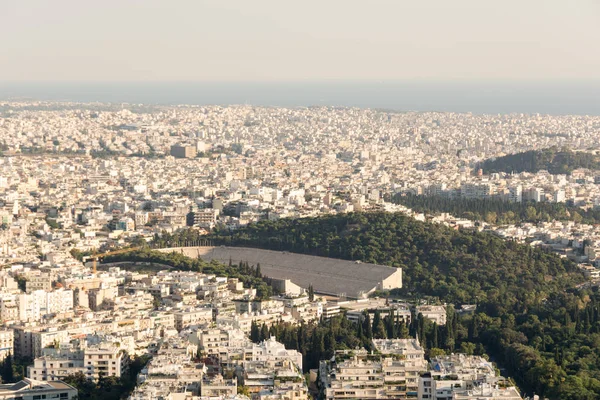  Fotoğraf merkezinde Panathenaic Stadyumu ile Lycabettus Tepesi 'nden Atina görünümü, Yunanistan