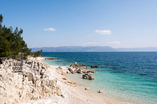  Çakıllı plaj Rabac, Istria bölge, Hırvatistan  