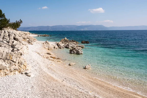  Çakıllı plaj Rabac, Istria bölge, Hırvatistan  