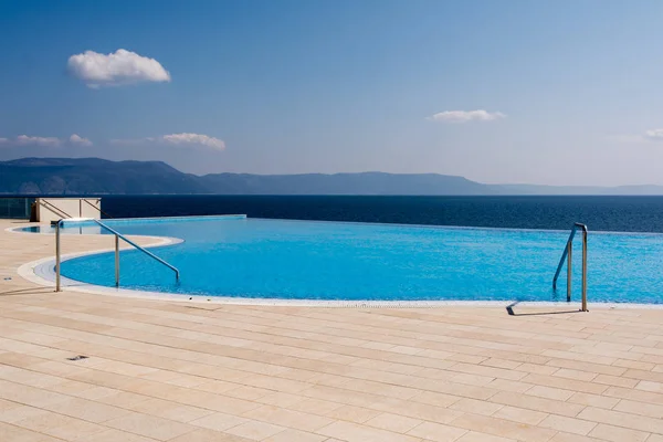  Rabac, Istria bölge, Hırvatistan denize bakan Yüzme Havuzu 