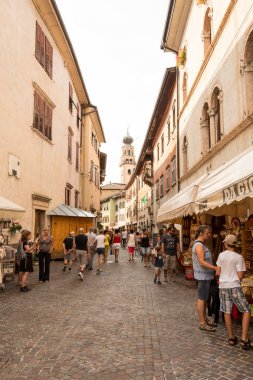 turist ziyaret Merkezi, Levico Terme, İtalyan Temmuz fotoğraflandı Alpler, Iatly, Trentino-Alto Adige/Sdtirol bölge, bir köyde 29.2017.