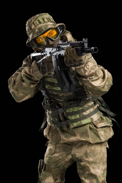 Özel Kuvvetler asker tüfeği ile.