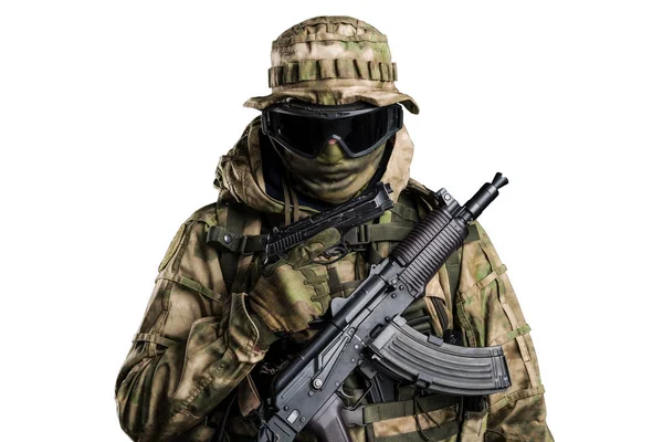 Özel Kuvvetler asker tüfeği ile.