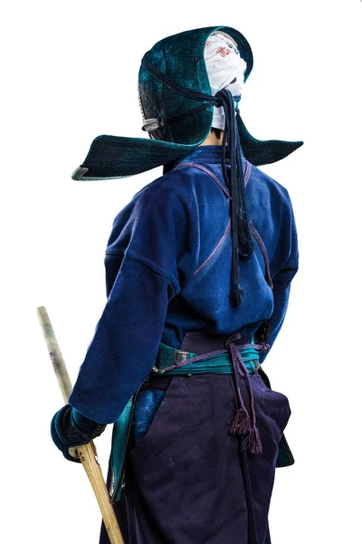Männlich in Tradition Kendo-Rüstung mit Shinai (Bambusschwert)). — Stockfoto
