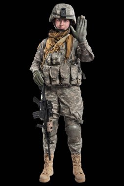 Kadın ABD Ordusu asker tüfeği ile.