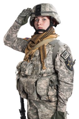 Kadın ABD Ordusu asker tüfeği ile.