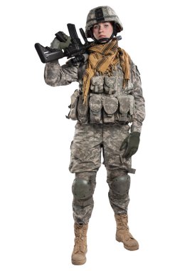 Kadın ABD Ordusu asker tüfeği ile.