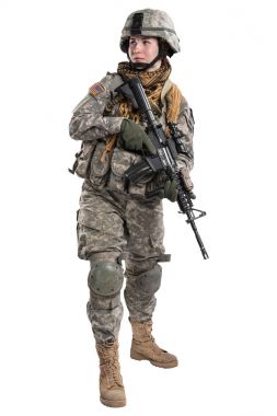 Kadın ABD Ordusu asker tüfeği ile.