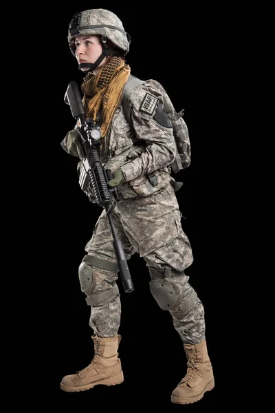 Kobiece Us Army żołnierz z karabinem. — Zdjęcie stockowe