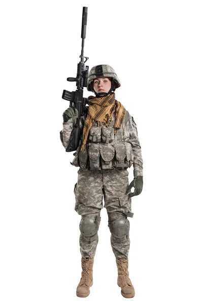 Mujer soldado del Ejército de los Estados Unidos con rifle . — Foto de Stock