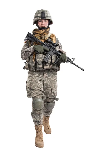Žena voják americké armády s puškou. — Stock fotografie
