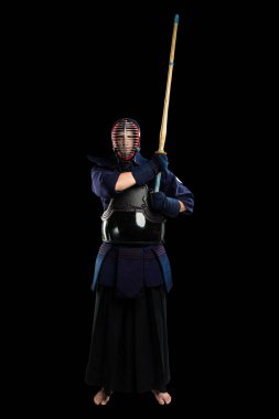 Kılıçlı erkek kendo zırhı.