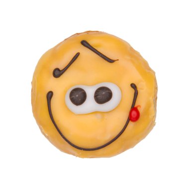 Beyaz arkaplanda serpiştirilmiş çörekler