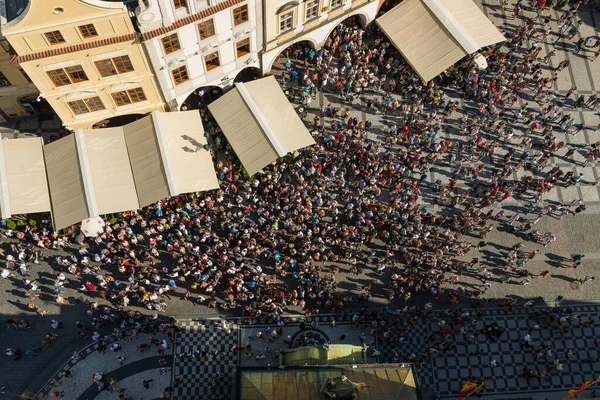 Prague Czech Republic July 2016 Crowded Tourists Waiting See Moving — Stock Photo, Image