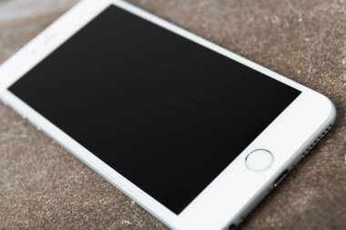 MOSCOW, Rusya - 18 ARALIK 2016: iPhone 6 artı mermer zemin