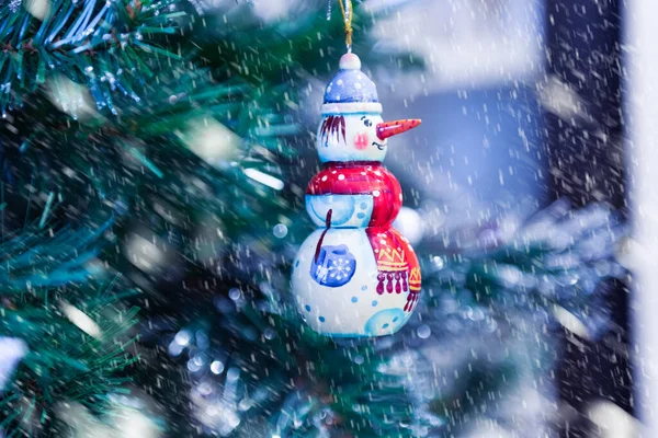 Gros Plan Jouet Bois Russe Accroché Sapin Noël Décoré Effet — Photo