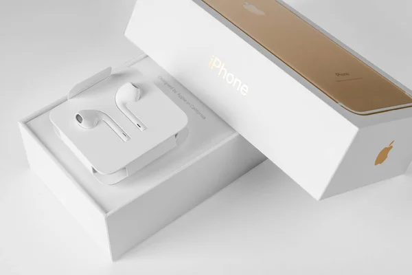 มอสโก สเซ นาคม 2017 ใหม Apple Iphone องทองและกล องห Apple — ภาพถ่ายสต็อก