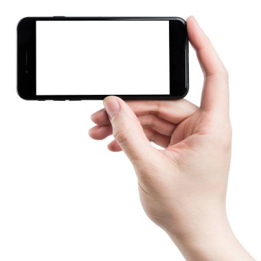 İzole edilmiş beyaz ekranlı siyah akıllı telefonu tutan bir erkek.