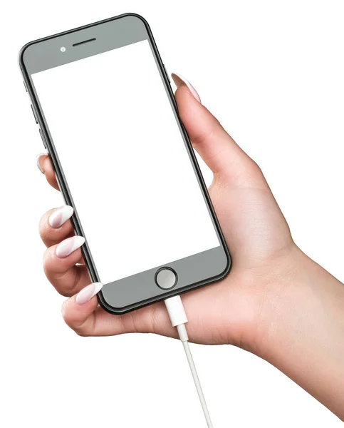 Θηλυκό Χέρι Κρατώντας Μαύρο Smartphone Καλώδιο Απομονωμένη Λευκή Οθόνη — Φωτογραφία Αρχείου