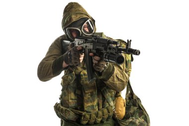 Kıyametten sonraki asker. Stüdyoda çekilmiş. beyaz arkaplanda izole