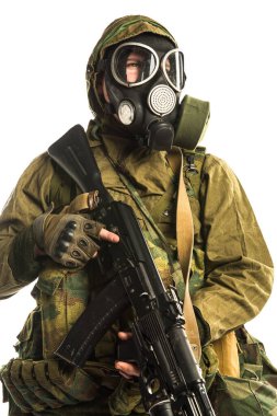 Kıyametten sonraki asker. Stüdyoda çekilmiş. beyaz arkaplanda izole