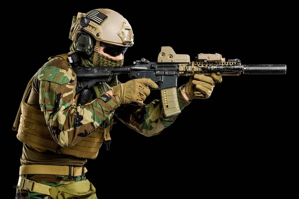 Soldado Corpo Fuzileiros Americanos Com Espingarda Filmado Estúdio Isolado Com — Fotografia de Stock