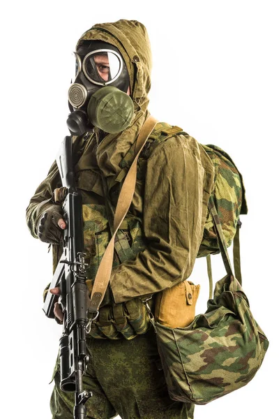 Postapokalyptisk Soldat Skjuten Studion Isolerad Vit Bakgrund — Stockfoto
