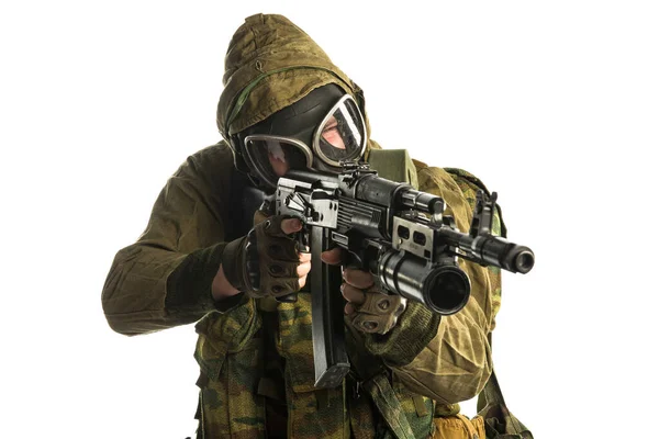 Postapokalyptischer Soldat Aufgenommen Studio Isoliert Auf Weißem Hintergrund — Stockfoto