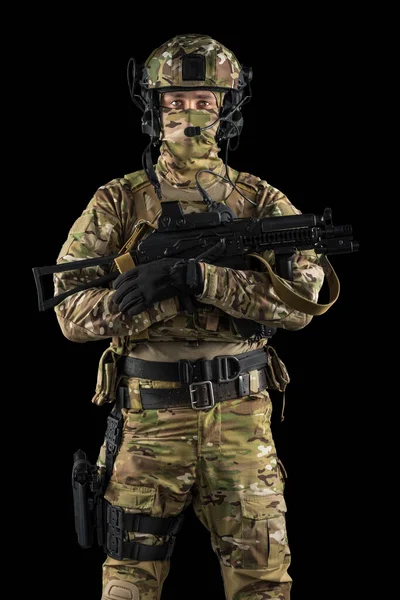 Soldado Sosteniendo Rifle Asalto Uniforme Ajusta Los Servicios Especiales Federación —  Fotos de Stock