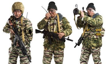 Çeçenistan 'daki savaşta Rus ordusuna (OMON) uygun üniformalı bir erkek.. 