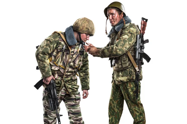 在车臣战争中 身穿制服的男性服从俄罗斯军队特种部队的指挥 — 图库照片