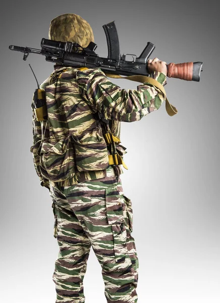 Man Uniform Overeenstemming Met Russische Leger Special Forces Omon Oorlog — Stockfoto