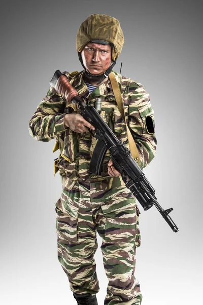 Man Uniform Overeenstemming Met Russische Leger Special Forces Omon Oorlog — Stockfoto