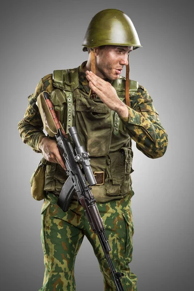 Mężczyzna Mundurze Odpowiada Rosyjskim Siłom Specjalnym Omon Czasie Wojny Czeczenii — Zdjęcie stockowe