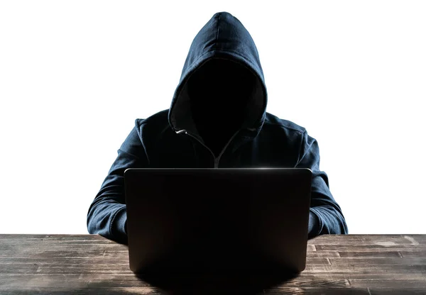 Hacker Frente Computador Cara Escura Isolado Sobre Fundo Branco — Fotografia de Stock