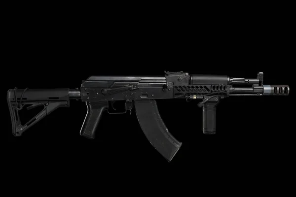 Kalashnikov突击步枪Ak74 在黑色背景下隔离 — 图库照片
