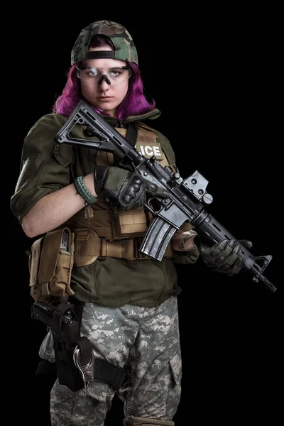 Vrouwelijke Politieagent Met Roze Haar Uniform Voldoet Aan Elite Task — Stockfoto