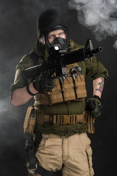 Police Officer Gas Mask Assault Rifle Uniform Conforms Elite Task — Stock Photo, Image