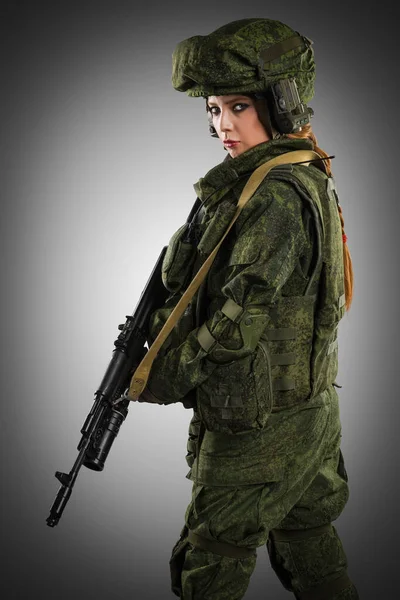 Kobieta Rosyjskim Mundurze Zmechanizowanej Piechoty Szarym Tle — Zdjęcie stockowe