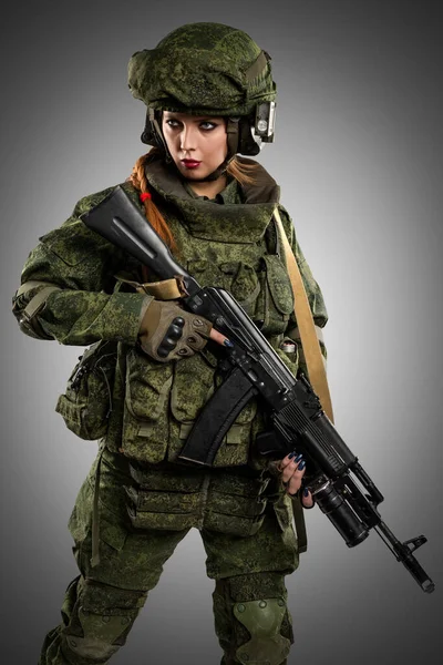 Θηλυκό Ρώσικη Μηχανοποιημένη Στολή Πεζικού Γκρι Φόντο — Φωτογραφία Αρχείου