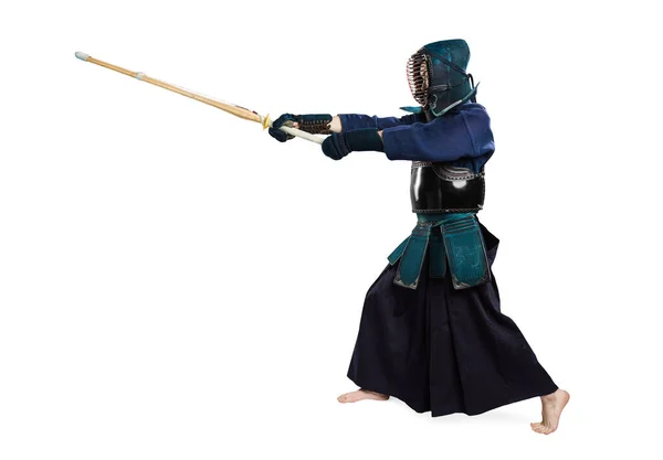 Ritratto Uomo Kendo Combattente Con Shinai Spada Bambù Girato Studio — Foto Stock
